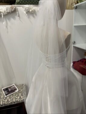 Classic White Bridal Veil - Women's Wedding Accessory